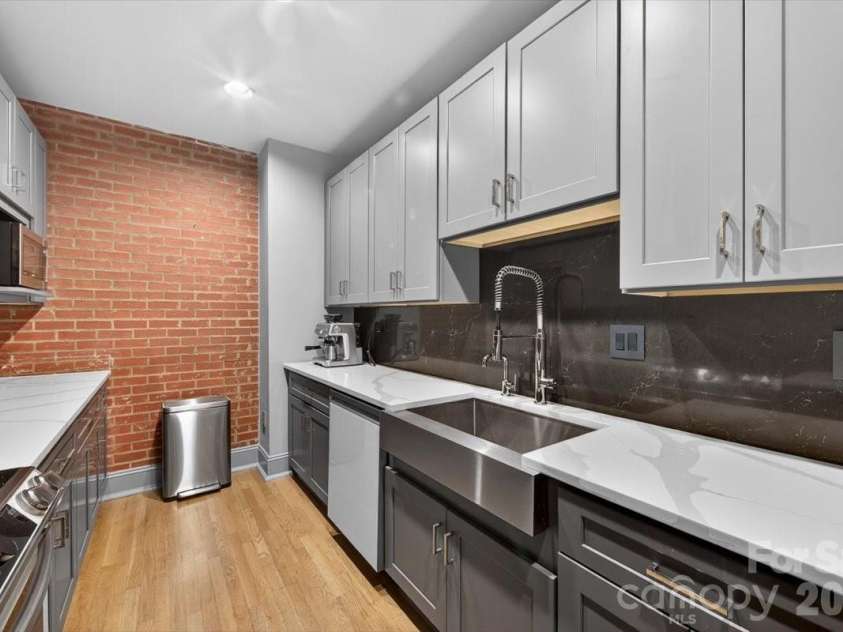 310 Arlington Avenue, Charlotte, NC 28203.  MLS# CAR4411977, YatesRealty ID 41789. 