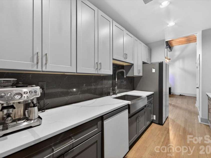 310 Arlington Avenue, Charlotte, NC 28203.  MLS# CAR4411977, YatesRealty ID 41789. 