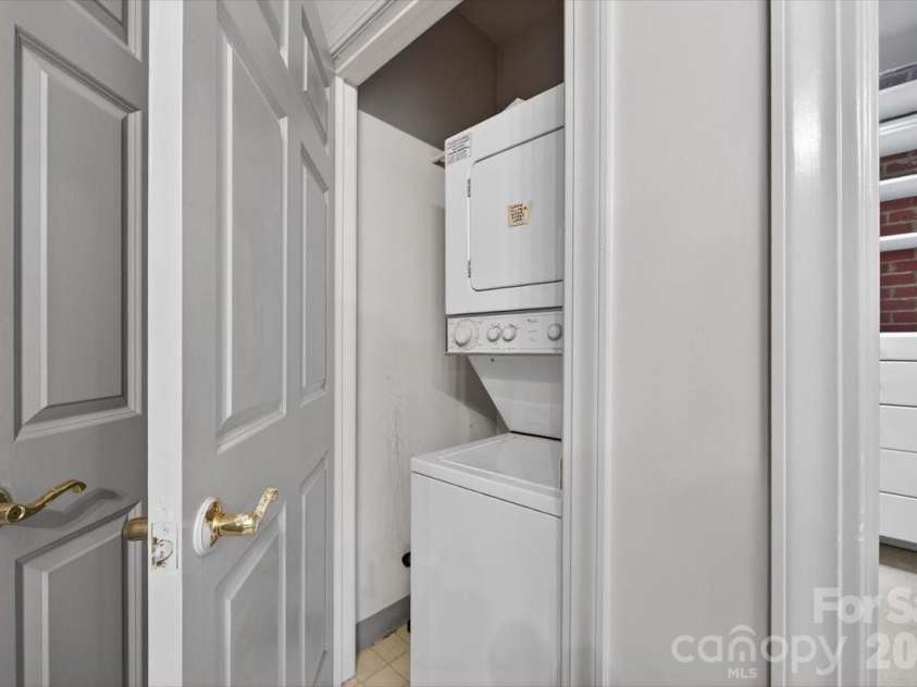 310 Arlington Avenue, Charlotte, NC 28203.  MLS# CAR4411977, YatesRealty ID 41789. 