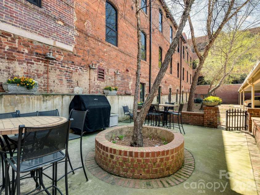 310 Arlington Avenue, Charlotte, NC 28203.  MLS# CAR4428320, YatesRealty ID 41789. 