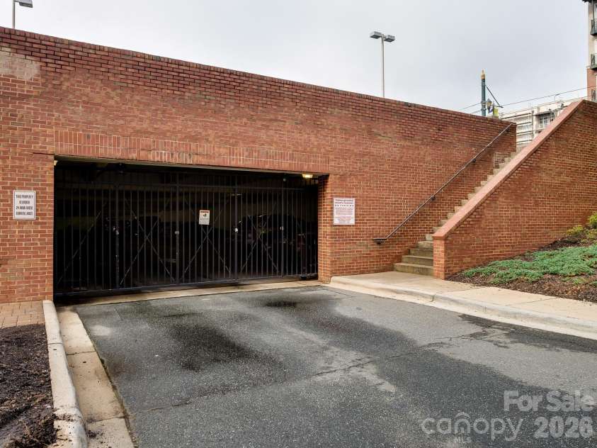310 Arlington Avenue, Charlotte, NC 28203.  MLS# CAR4428320, YatesRealty ID 41789. 