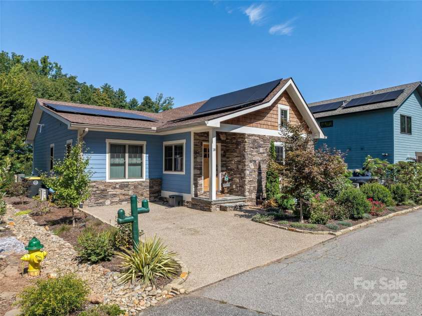 18 Destination Drive, Asheville, NC 28806.  MLS# CAR4305303, YatesRealty ID 4179. 