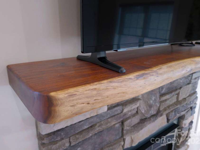 18 Destination Drive, Asheville, NC 28806.  MLS# CAR4305303, YatesRealty ID 4179. 