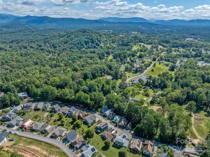 18 Destination Drive, Asheville, NC 28806.  MLS# CAR4305303, YatesRealty ID 4179. 