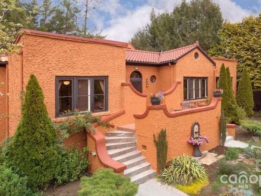 26 Sheridan Road, Asheville, NC 28803.  MLS# CAR4313661, YatesRealty ID 4179. 