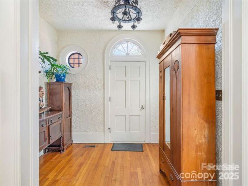 26 Sheridan Road, Asheville, NC 28803.  MLS# CAR4313661, YatesRealty ID 4179. 
