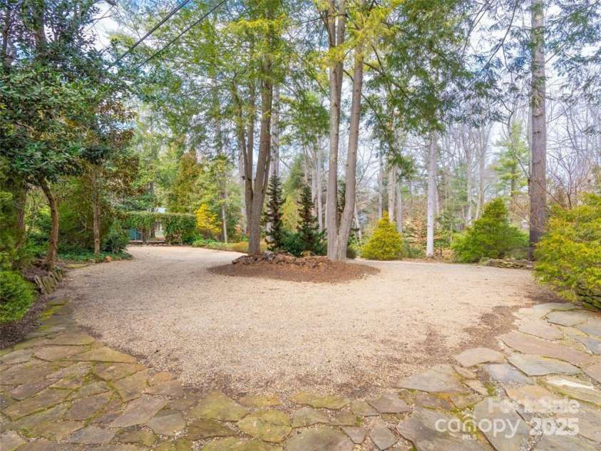 26 Sheridan Road, Asheville, NC 28803.  MLS# CAR4313661, YatesRealty ID 4179. 