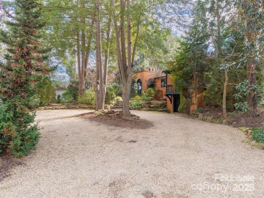 26 Sheridan Road, Asheville, NC 28803.  MLS# CAR4313661, YatesRealty ID 4179. 