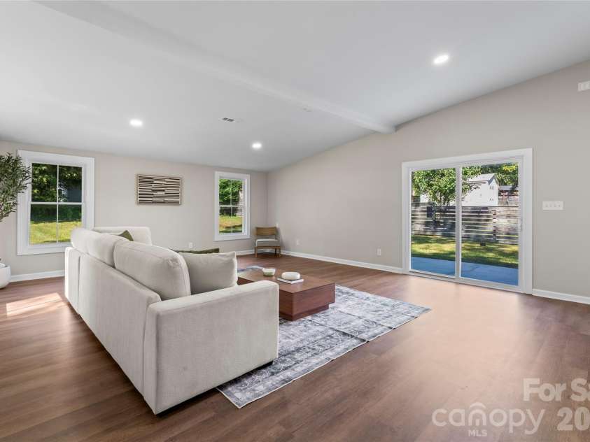 5316 Rupert Lane, Charlotte, NC 28215.  MLS# CAR4412155, YatesRealty ID 41790. 