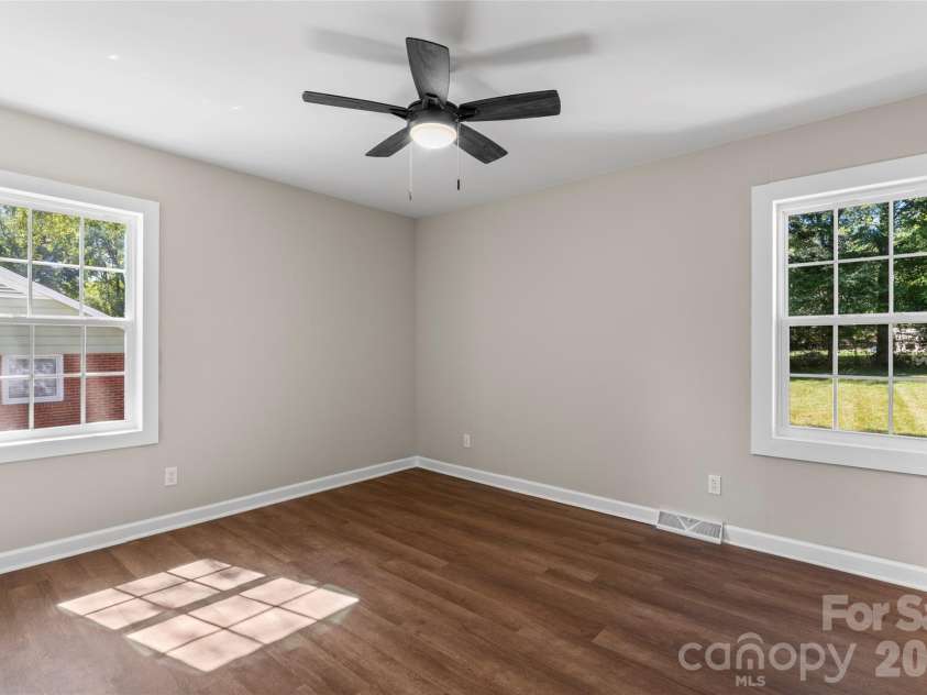 5316 Rupert Lane, Charlotte, NC 28215.  MLS# CAR4412155, YatesRealty ID 41790. 
