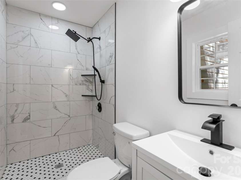 5316 Rupert Lane, Charlotte, NC 28215.  MLS# CAR4412155, YatesRealty ID 41790. 