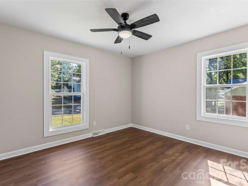 5316 Rupert Lane, Charlotte, NC 28215.  MLS# CAR4412155, YatesRealty ID 41790. 