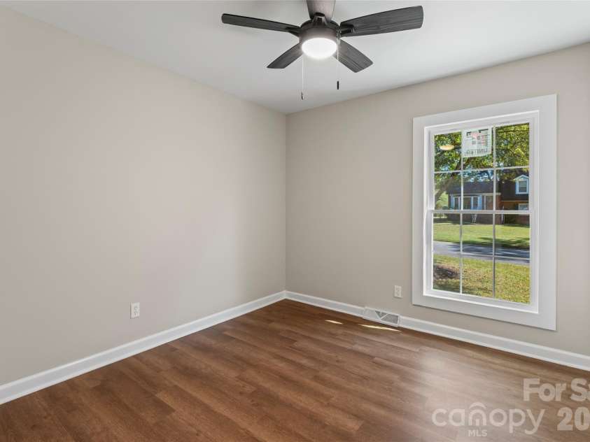 5316 Rupert Lane, Charlotte, NC 28215.  MLS# CAR4412155, YatesRealty ID 41790. 