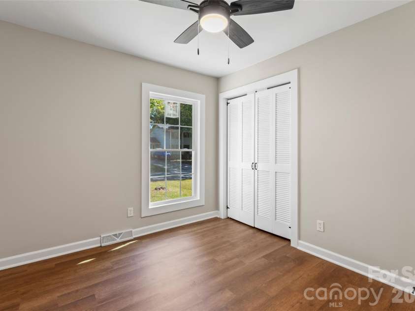 5316 Rupert Lane, Charlotte, NC 28215.  MLS# CAR4412155, YatesRealty ID 41790. 
