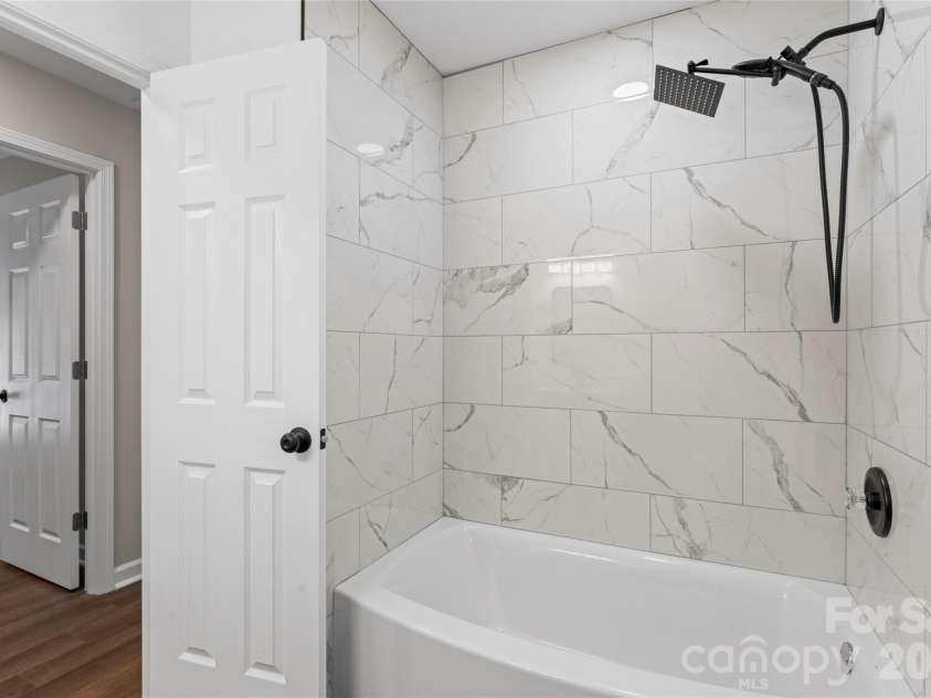 5316 Rupert Lane, Charlotte, NC 28215.  MLS# CAR4412155, YatesRealty ID 41790. 