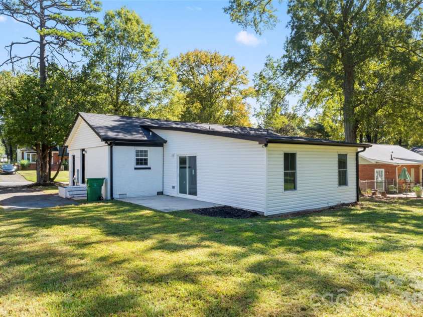 5316 Rupert Lane, Charlotte, NC 28215.  MLS# CAR4412155, YatesRealty ID 41790. 