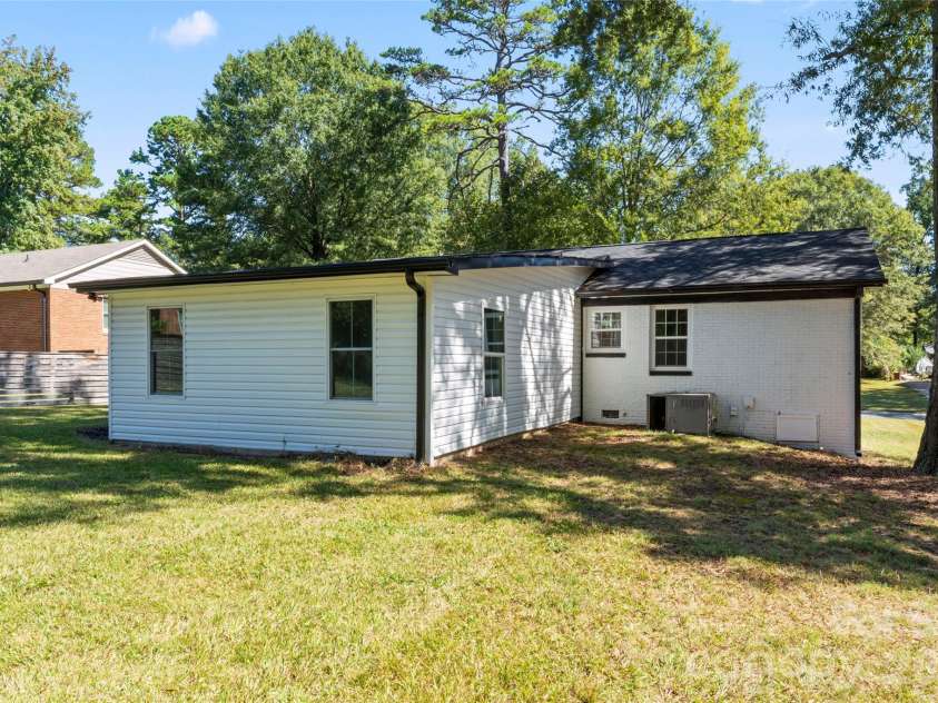 5316 Rupert Lane, Charlotte, NC 28215.  MLS# CAR4412155, YatesRealty ID 41790. 