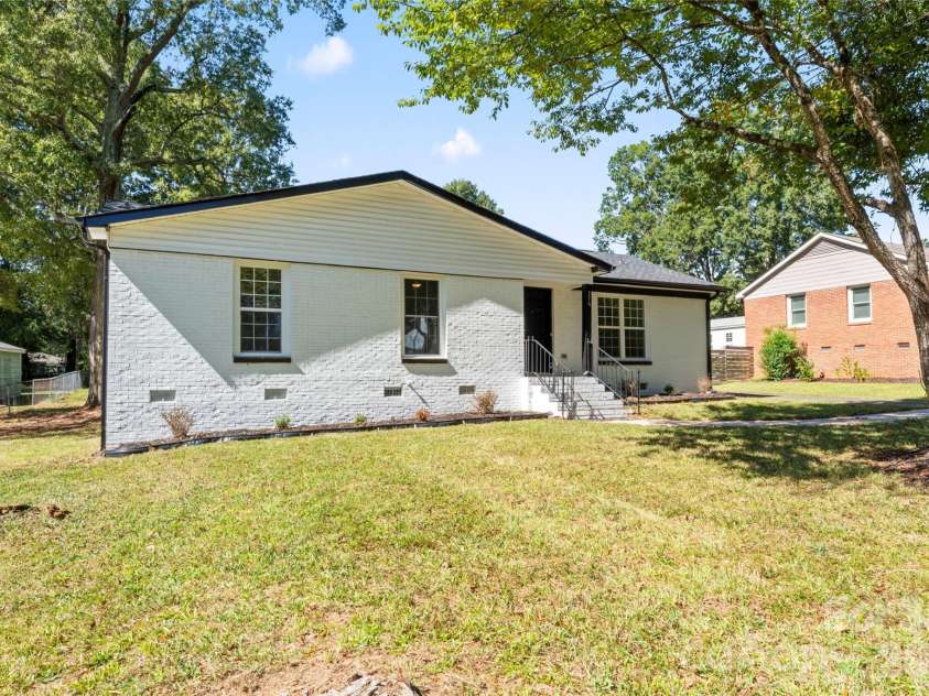 5316 Rupert Lane, Charlotte, NC 28215.  MLS# CAR4412155, YatesRealty ID 41790. 
