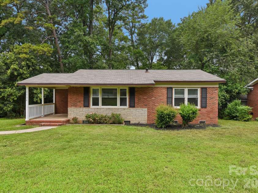 3624 Sargeant Drive, Charlotte, NC 28217.  MLS# CAR4411158, YatesRealty ID 41797. 