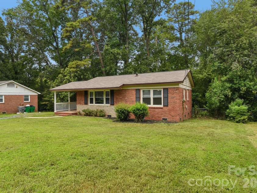 3624 Sargeant Drive, Charlotte, NC 28217.  MLS# CAR4411158, YatesRealty ID 41797. 