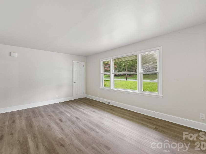 3624 Sargeant Drive, Charlotte, NC 28217.  MLS# CAR4411158, YatesRealty ID 41797. 