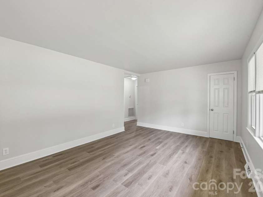 3624 Sargeant Drive, Charlotte, NC 28217.  MLS# CAR4411158, YatesRealty ID 41797. 