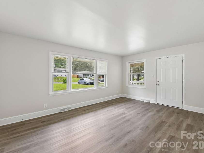 3624 Sargeant Drive, Charlotte, NC 28217.  MLS# CAR4411158, YatesRealty ID 41797. 