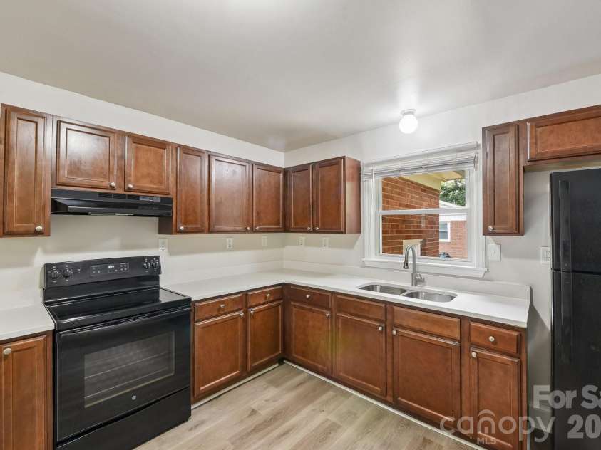 3624 Sargeant Drive, Charlotte, NC 28217.  MLS# CAR4411158, YatesRealty ID 41797. 