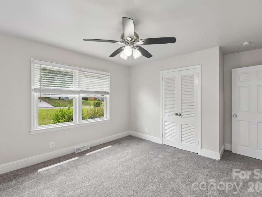 3624 Sargeant Drive, Charlotte, NC 28217.  MLS# CAR4411158, YatesRealty ID 41797. 