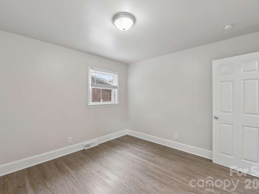 3624 Sargeant Drive, Charlotte, NC 28217.  MLS# CAR4411158, YatesRealty ID 41797. 