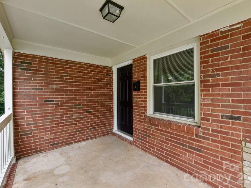 3624 Sargeant Drive, Charlotte, NC 28217.  MLS# CAR4411158, YatesRealty ID 41797. 