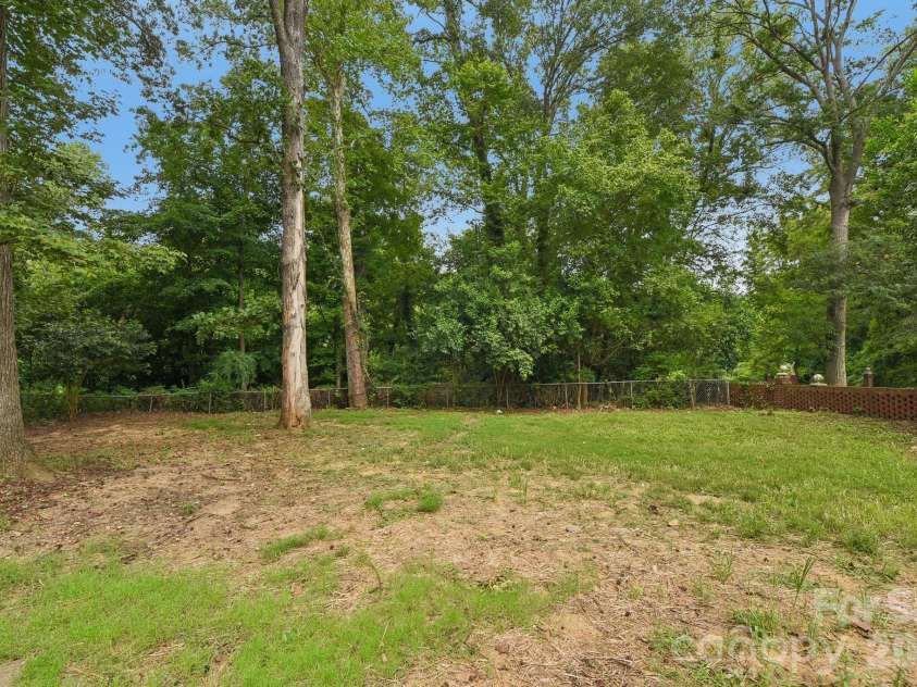 3624 Sargeant Drive, Charlotte, NC 28217.  MLS# CAR4411158, YatesRealty ID 41797. 