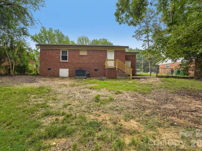3624 Sargeant Drive, Charlotte, NC 28217.  MLS# CAR4411158, YatesRealty ID 41797. 