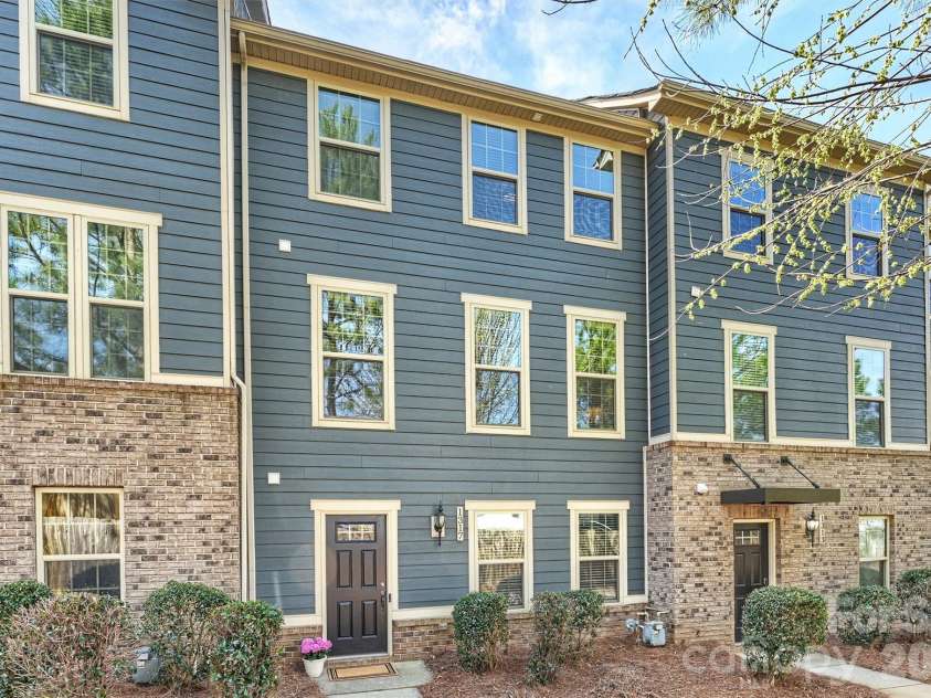 1317 Queen Lyon Court, Charlotte, NC 28205.  MLS# CAR4411356, YatesRealty ID 41799. 