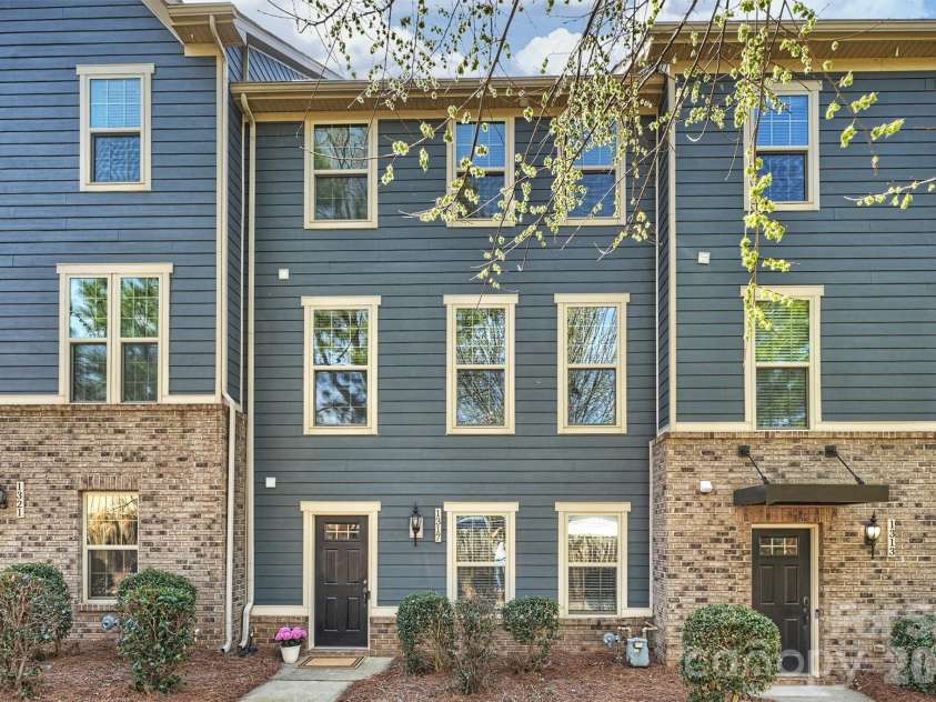 1317 Queen Lyon Court, Charlotte, NC 28205.  MLS# CAR4411356, YatesRealty ID 41799. 
