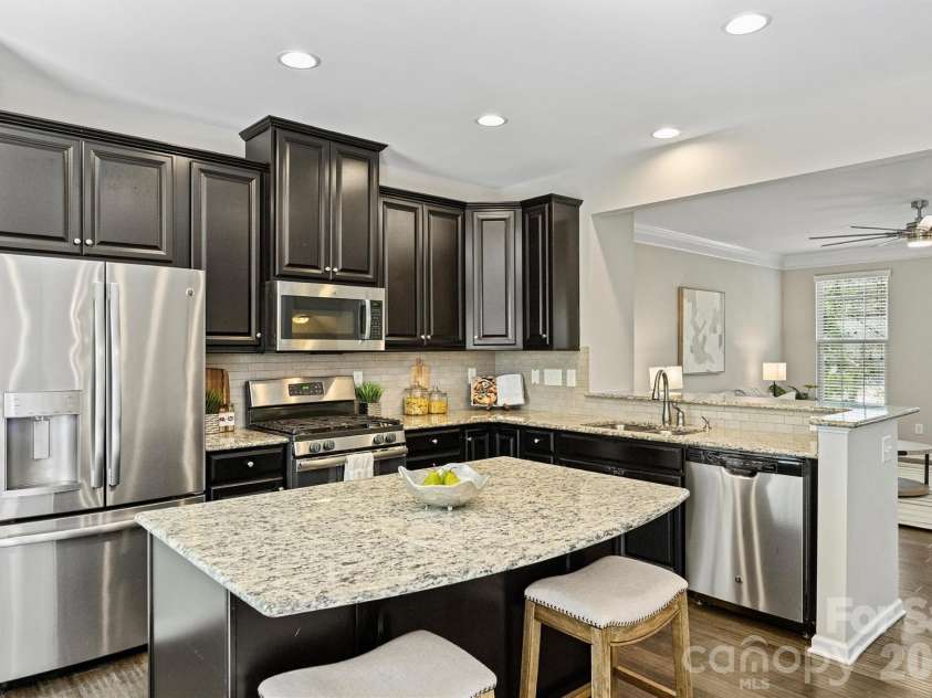 1317 Queen Lyon Court, Charlotte, NC 28205.  MLS# CAR4411356, YatesRealty ID 41799. 
