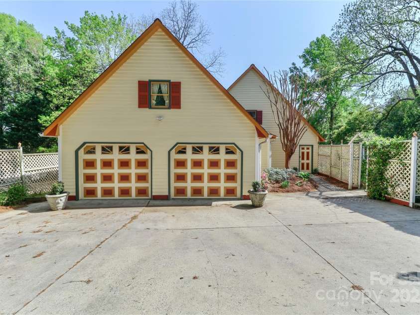 235 Walnut Street, Statesville, NC 28677.  MLS# CAR4134450, YatesRealty ID 418. 2 Detached Garage with additional Heated