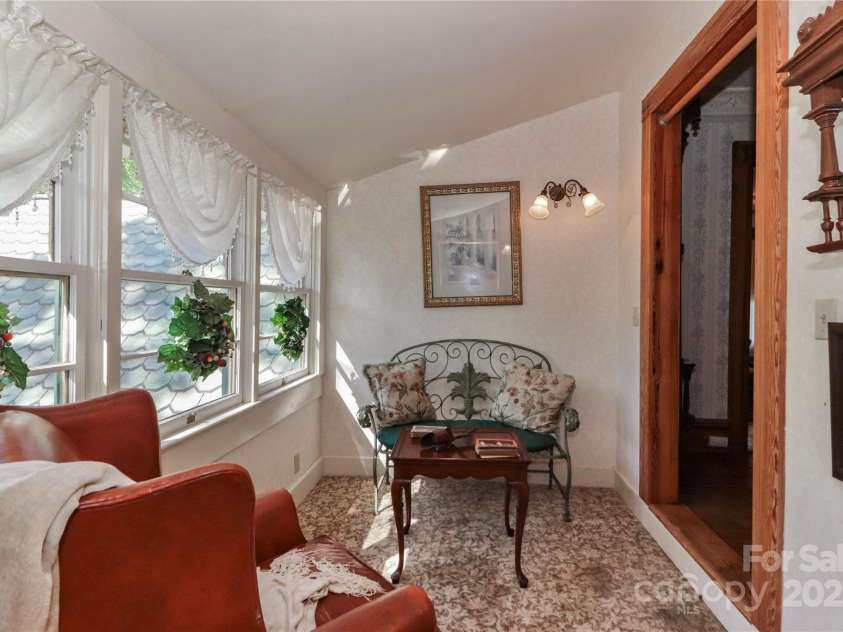 235 Walnut Street, Statesville, NC 28677.  MLS# CAR4134450, YatesRealty ID 418. Sitting Area off of 2nd Level Full Bath