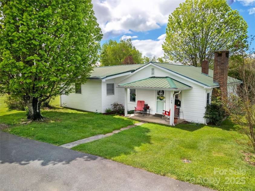 128 Summit Avenue, Brevard, NC 28712.  MLS# CAR4250495, YatesRealty ID 4180. 