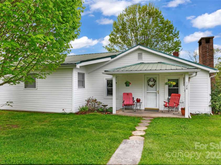 128 Summit Avenue, Brevard, NC 28712.  MLS# CAR4250495, YatesRealty ID 4180. 