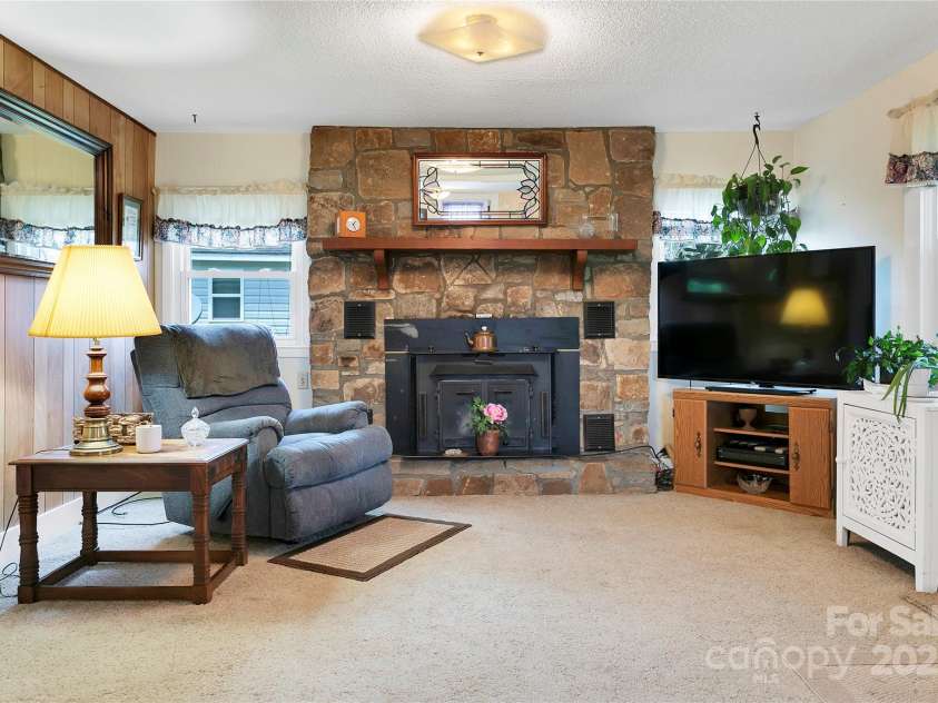128 Summit Avenue, Brevard, NC 28712.  MLS# CAR4250495, YatesRealty ID 4180. 