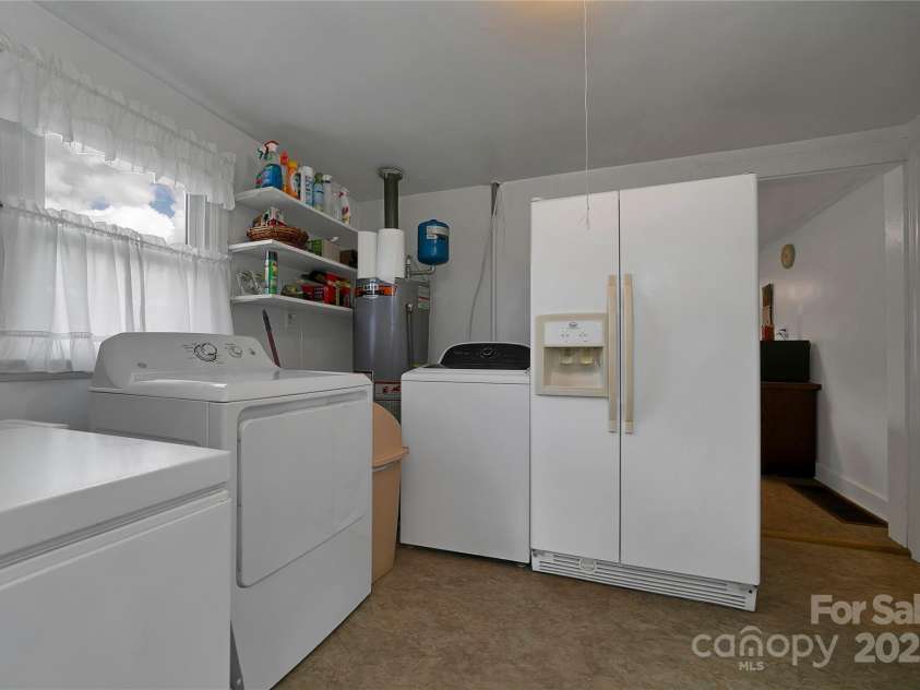 128 Summit Avenue, Brevard, NC 28712.  MLS# CAR4250495, YatesRealty ID 4180. 