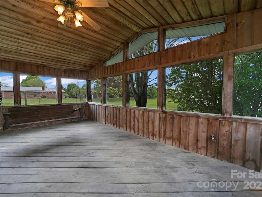 128 Summit Avenue, Brevard, NC 28712.  MLS# CAR4250495, YatesRealty ID 4180. 
