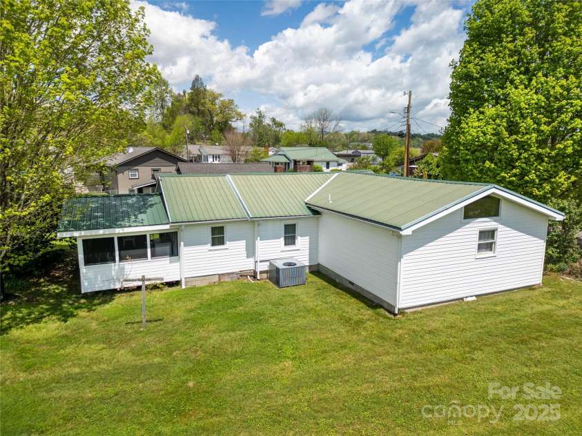 128 Summit Avenue, Brevard, NC 28712.  MLS# CAR4250495, YatesRealty ID 4180. 