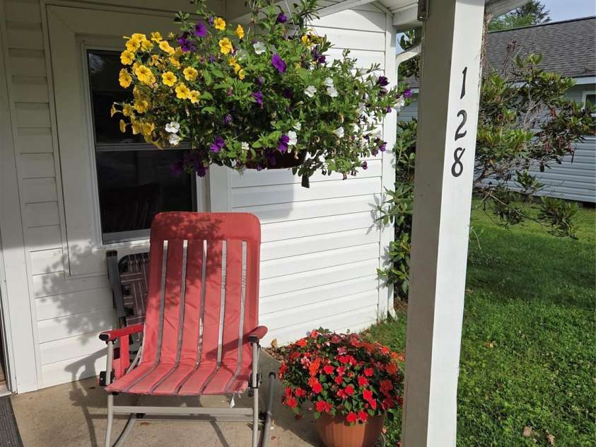 128 Summit Avenue, Brevard, NC 28712.  MLS# CAR4250495, YatesRealty ID 4180. 