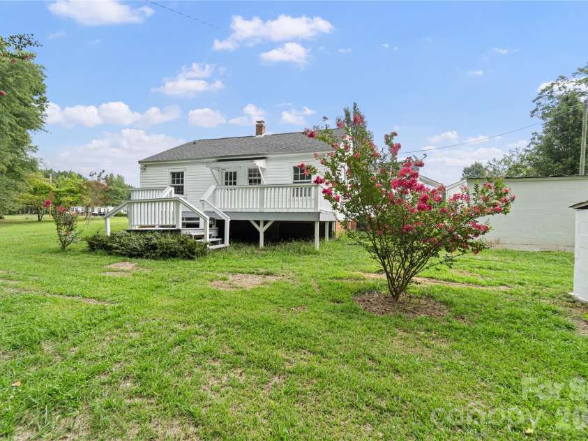 842 Moores Lake Road, Wadesboro, NC 28170.  MLS# CAR4411982, YatesRealty ID 41802. 