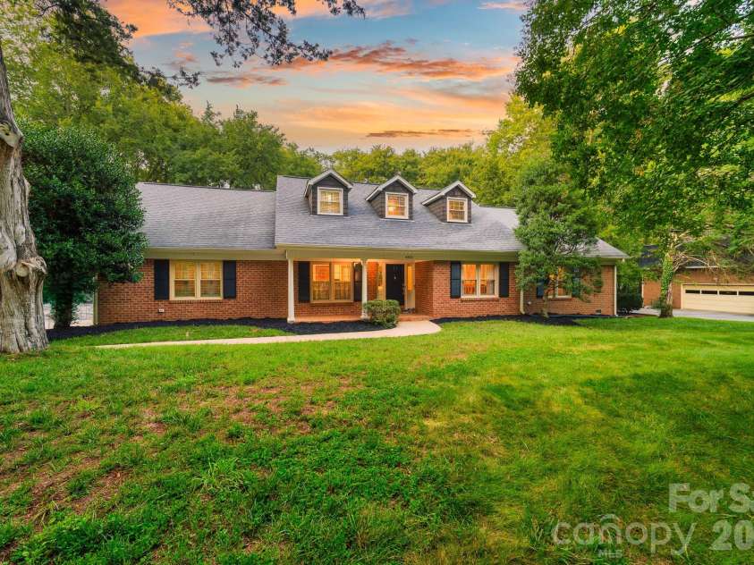4421 Montibello Drive, Charlotte, NC 28226.  MLS# CAR4410489, YatesRealty ID 41806. 