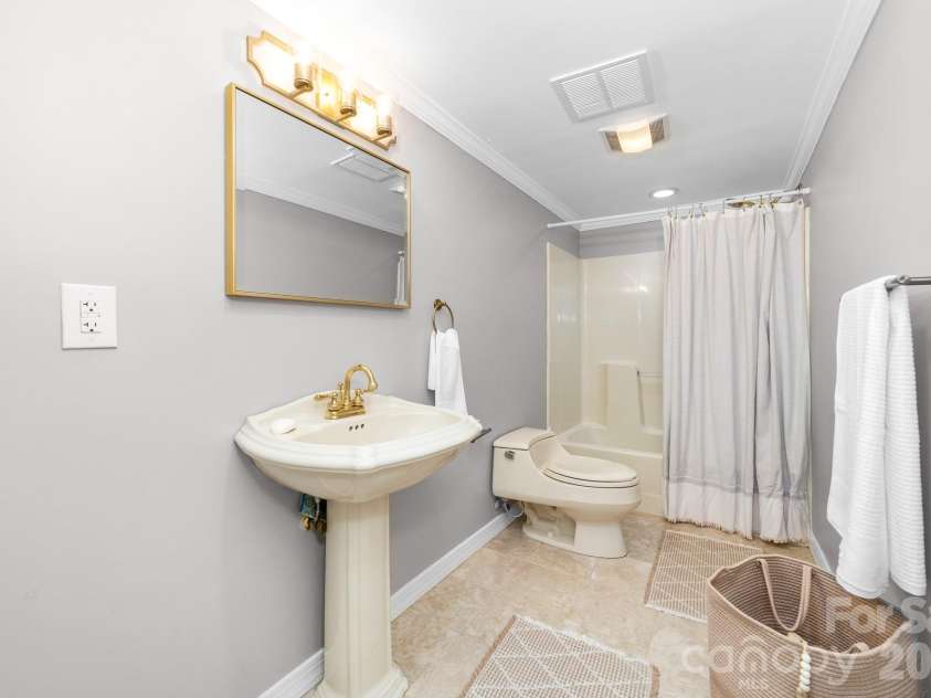 4421 Montibello Drive, Charlotte, NC 28226.  MLS# CAR4410489, YatesRealty ID 41806. 