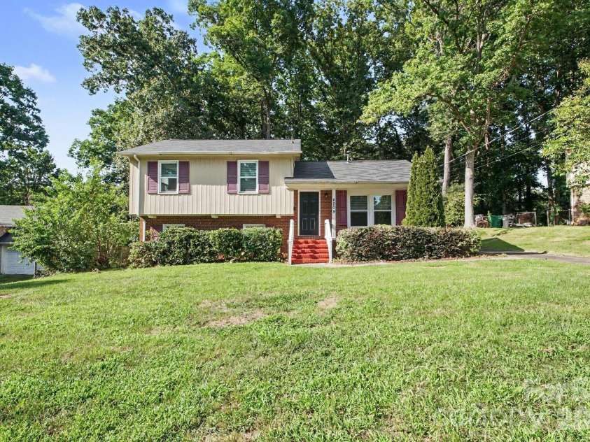 6209 Springfield Drive, Charlotte, NC 28212.  MLS# CAR4411035, YatesRealty ID 41807. 