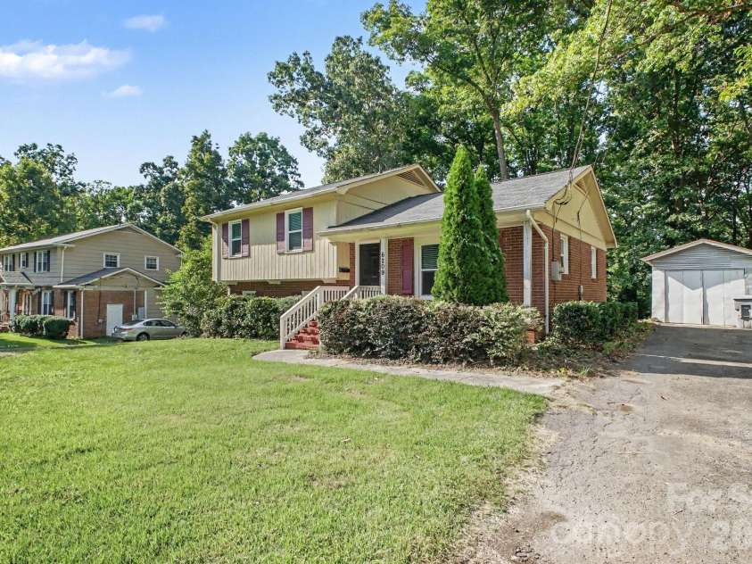 6209 Springfield Drive, Charlotte, NC 28212.  MLS# CAR4411035, YatesRealty ID 41807. 